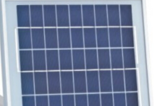 太陽能光伏廠家：如何清理自家屋頂太陽能發(fā)電系統(tǒng)？